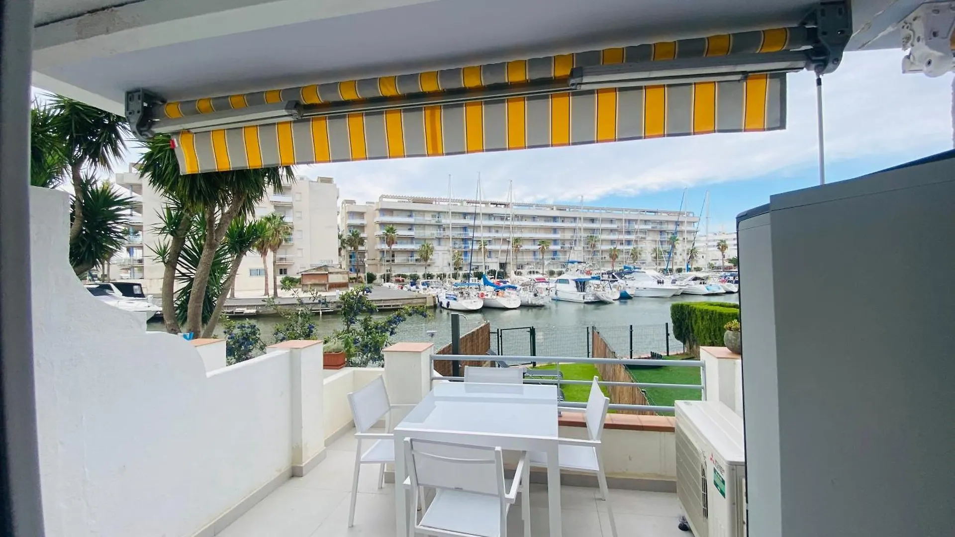 Apartamento Puerto Madeira Roses 0*,  Espagne